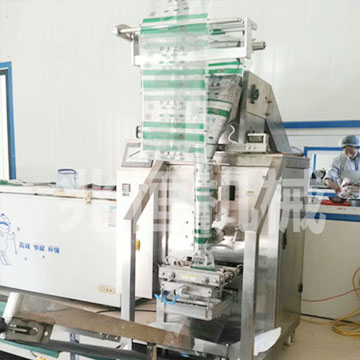 包头张总鲜土豆粉包装机调试现场