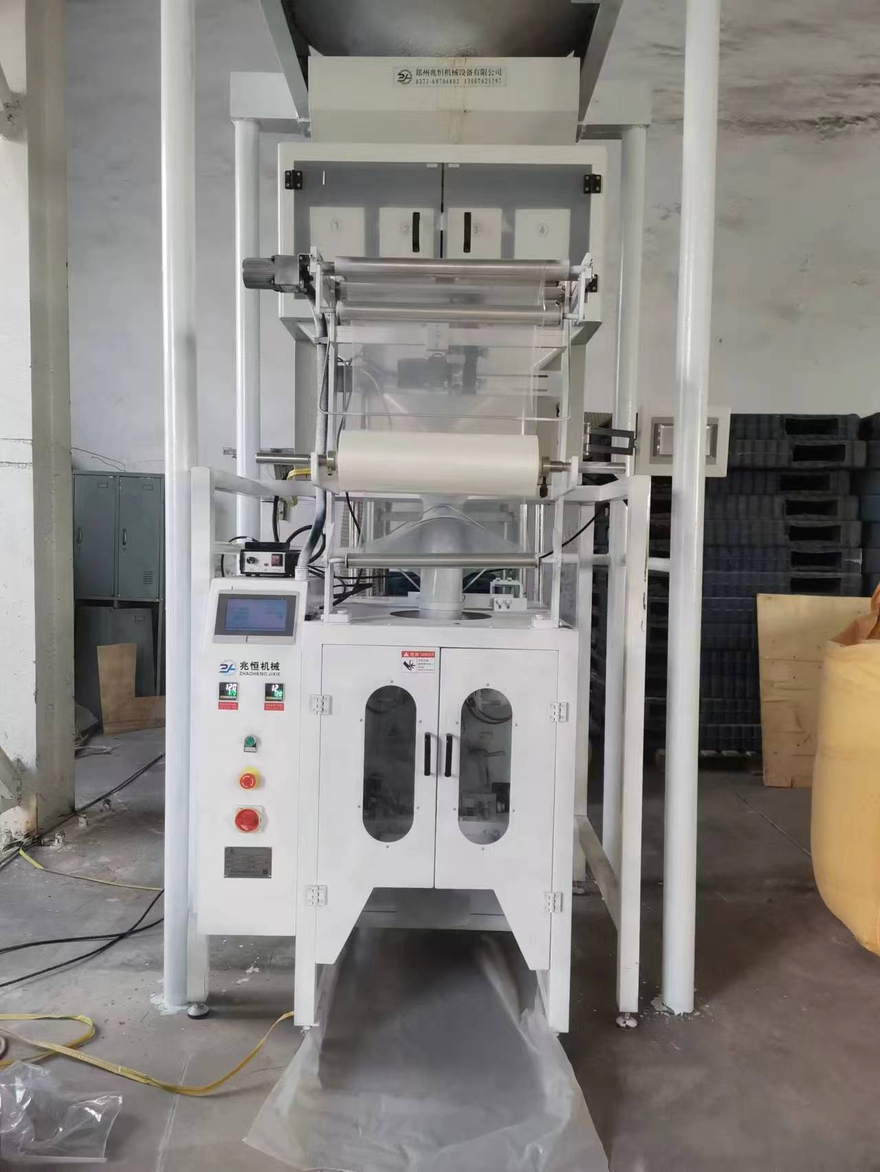 河北客户颗粒四斗秤包装机现场