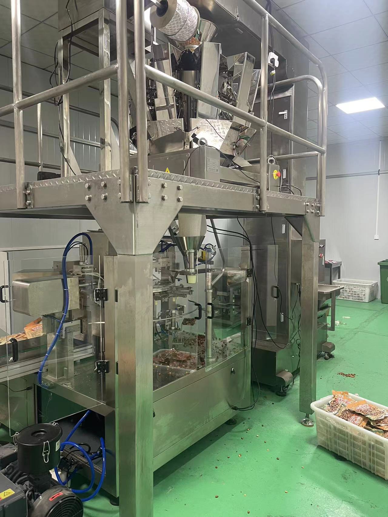 商丘客户两台花生包装机调试现场